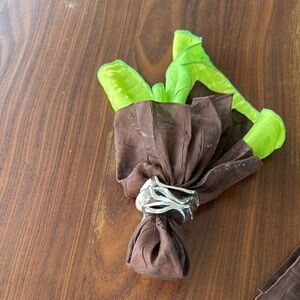 Set of 8 chocolate brown shimmery napkins